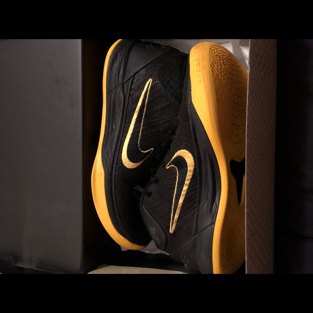 High performance Kobe Bryant basketball shoe